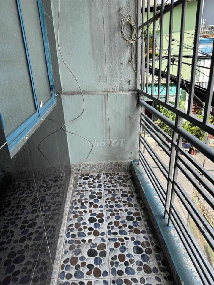 NHÀ XE HƠI TỚI CỬA, VÀO Ở NGAY, GẦN CHỢ HOA ĐẦM SEN, CV ĐẦM SEN