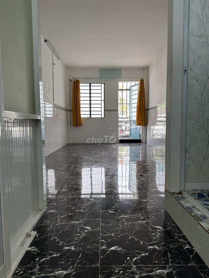 NHÀ XE HƠI TỚI CỬA, VÀO Ở NGAY, GẦN CHỢ HOA ĐẦM SEN, CV ĐẦM SEN