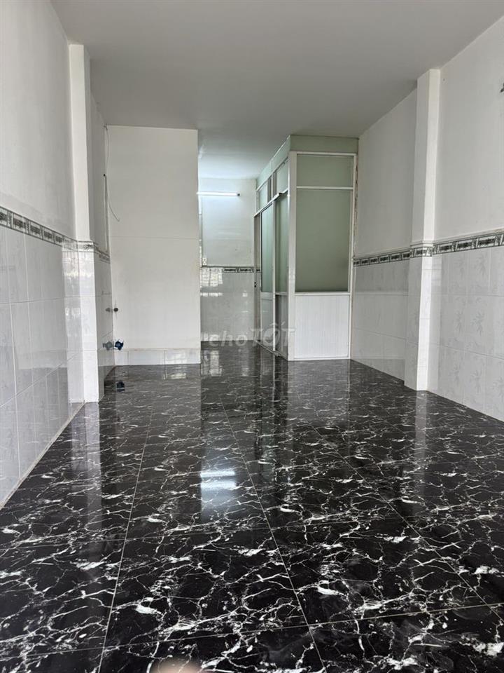 NHÀ XE HƠI TỚI CỬA, VÀO Ở NGAY, GẦN CHỢ HOA ĐẦM SEN, CV ĐẦM SEN