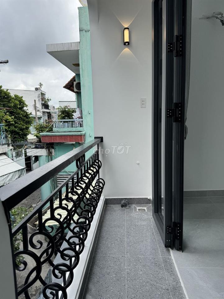 NHÀ MỚI KENG NGANG 4M, 2PN SÁT MẶT TIỂN HOÀNG XUÂN NHỊ 