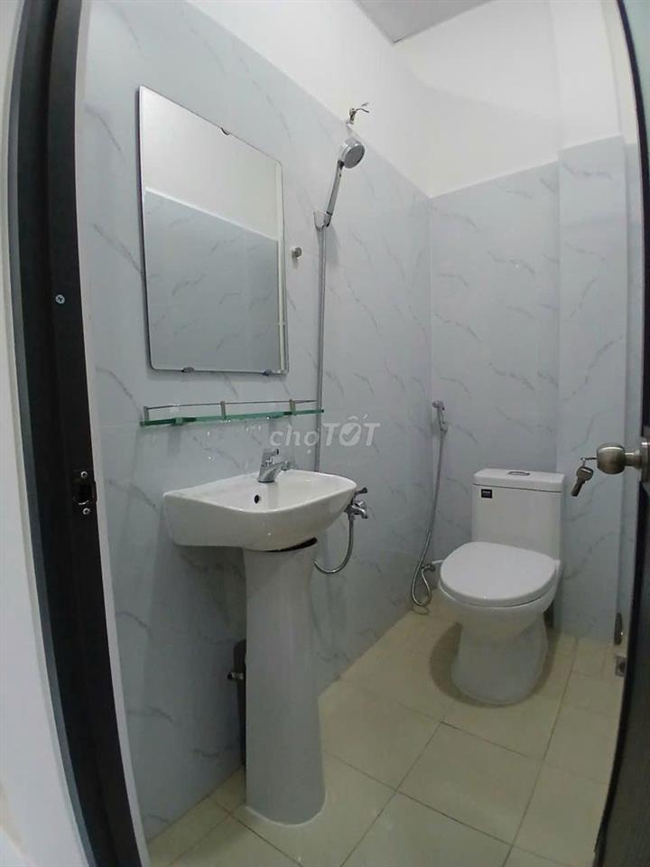 NHÀ MỚI 2PN KHU AN NINH ĐƯỜNG LÝ THƯỜNG KIỆT GIÁP Q10 Q11