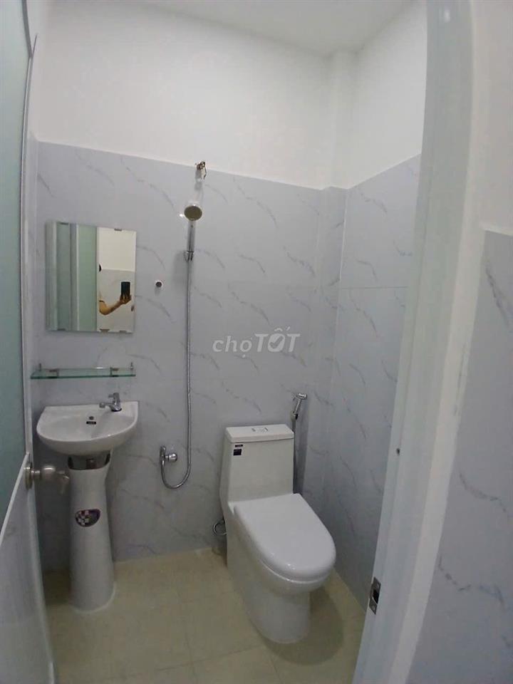 NHÀ MỚI 2PN KHU AN NINH ĐƯỜNG LÝ THƯỜNG KIỆT GIÁP Q10 Q11