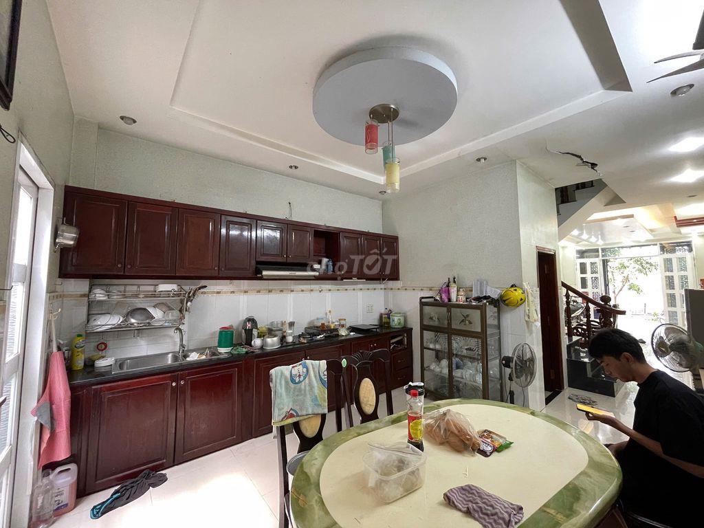 Bán nhà mặt phố, 7.2 tỷ VND, 64 m2, 5PN + 5WC + 3 tầng, SHR