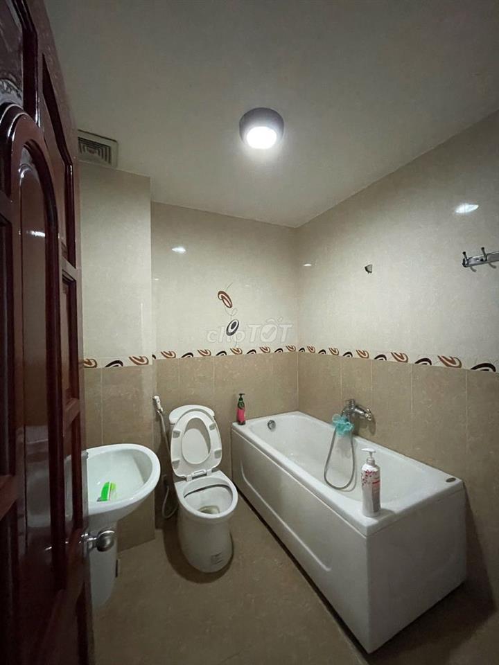Bán nhà mặt phố, 7.2 tỷ VND, 64 m2, 5PN + 5WC + 3 tầng, SHR