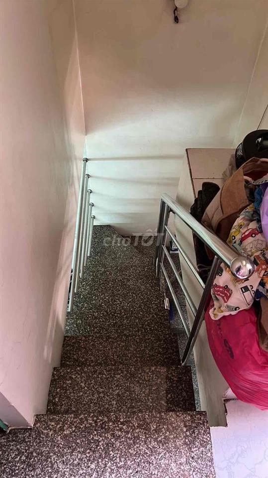 cần bán nhà giấy tờ hoàn công đầy đủ