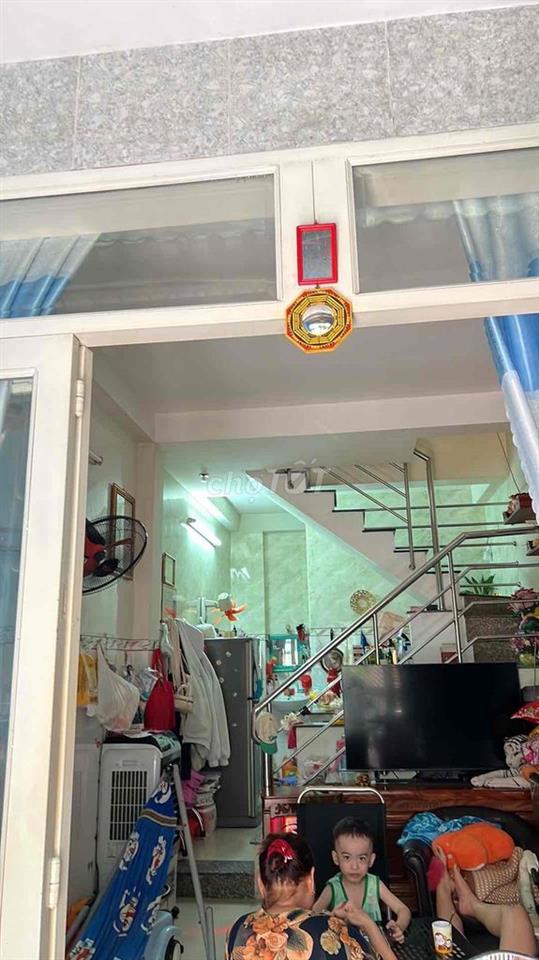 cần bán nhà giấy tờ hoàn công đầy đủ