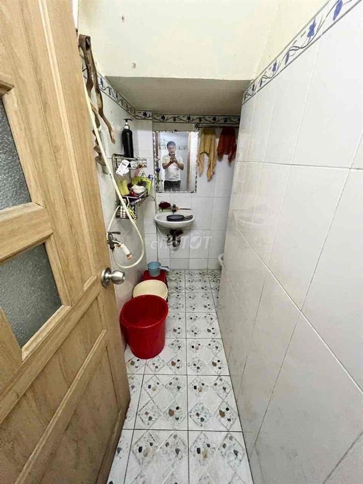 gấp bán nên mới có giá rẻ bất ngờ.2 tầng,tỉnh lộ 10,bình tân.