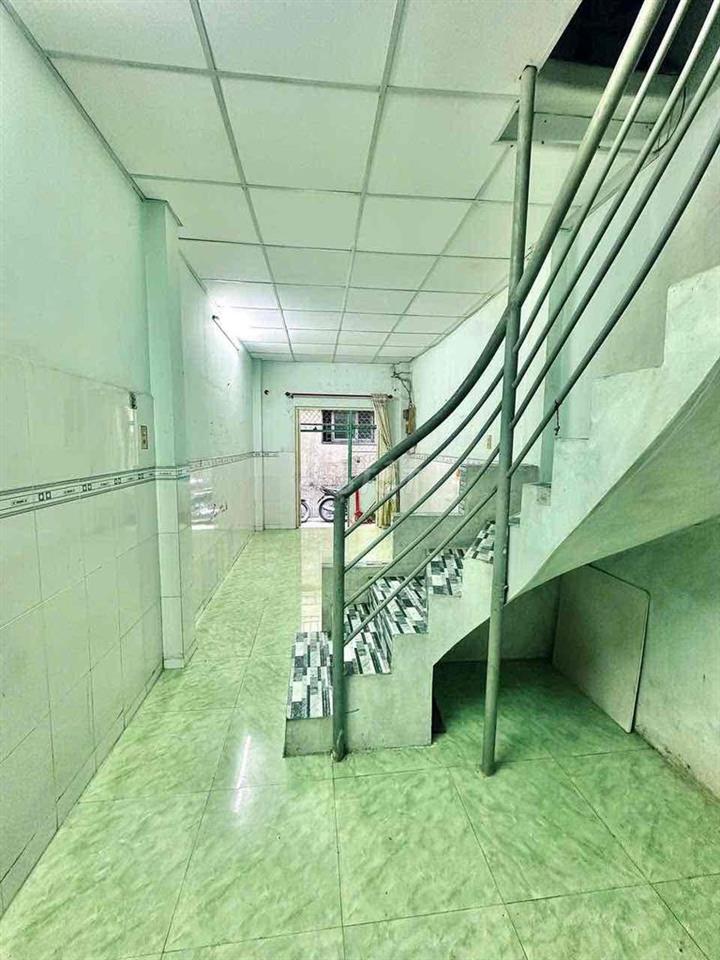 gấp gấp bán rẻ. lý thánh tông,tân phú.luỹ bán bích.đầm sen.