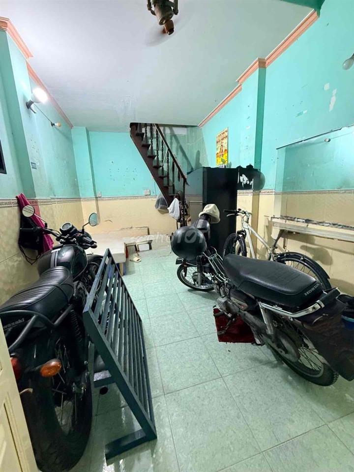 Nhà có lộc CMT8 cho a/c đủ duyên.CV lê thị riêng.