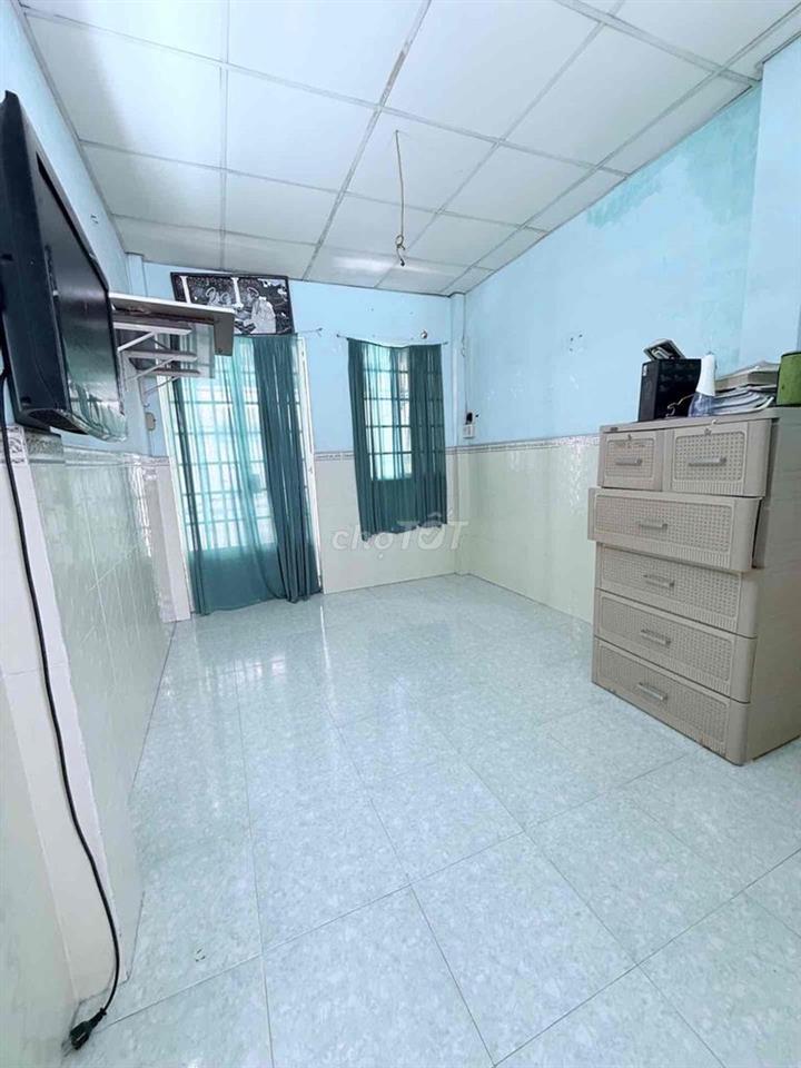 Nhà có lộc CMT8 cho a/c đủ duyên.CV lê thị riêng.