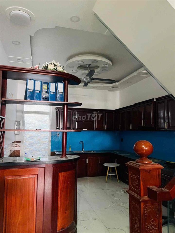 hẻm bờ bao Tân thắng .dt:4x18m trệt 3 lầu sân thượng mới
