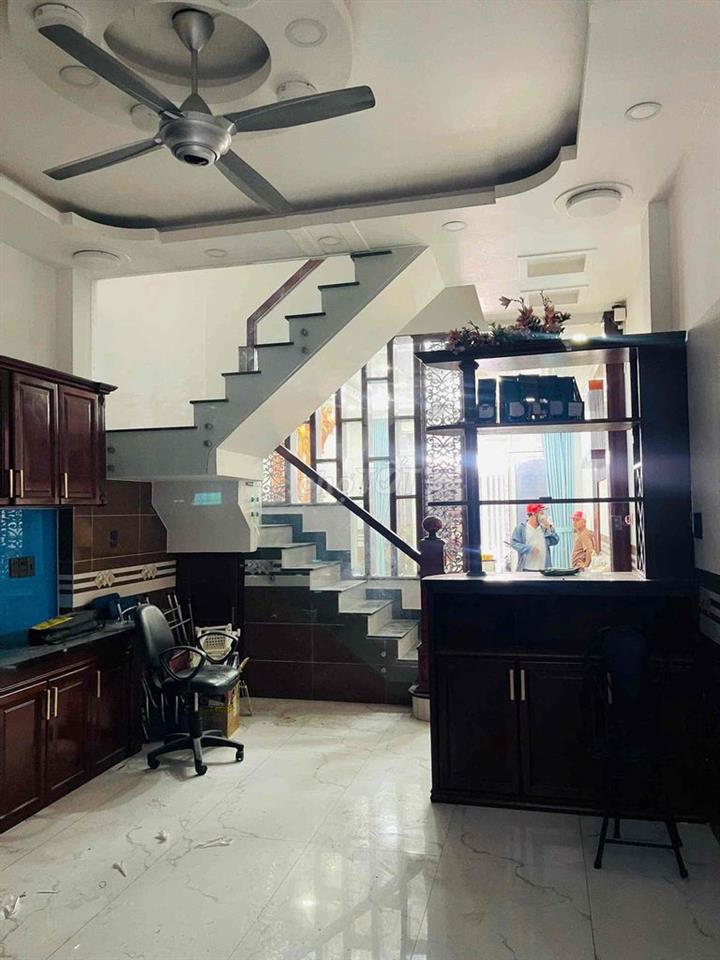hẻm bờ bao Tân thắng .dt:4x18m trệt 3 lầu sân thượng mới