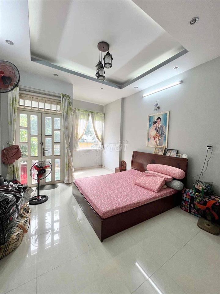 15 triệu nhà nguyên căn hẻm xe hơi vườn lài  Diện tích : 4x18m trệt 3