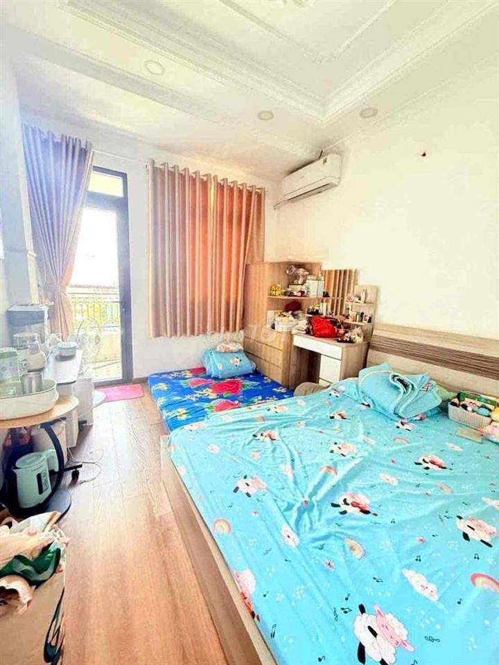 🔥 4.95 TỶ – NHÀ 3 TẦNG 4PN, SÂN RỘNG – HẺM XE HƠI NHỎ HUỲNH TẤN PHÁT
