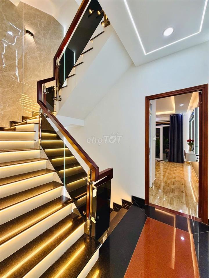 Nhà 6 tầng full nội thất cao cấp MT Nguyễn Văn Khối giá 14,9 tỷ TL 