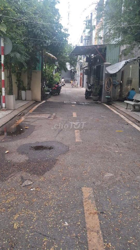 Nhà 3 tầng HXH đường ĐHT 02 4 x 17m  gần chợ cây sộp giá 6,2 tỷ