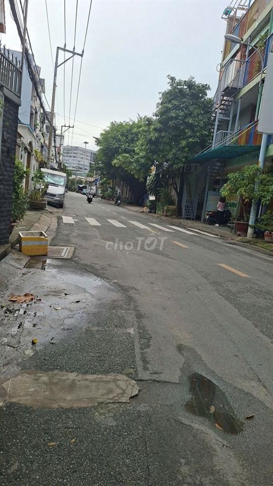 Nhà 1 lầu 3,7 x 21m mặt tiền đường ĐHT 17 giá 5,6 tỷ 