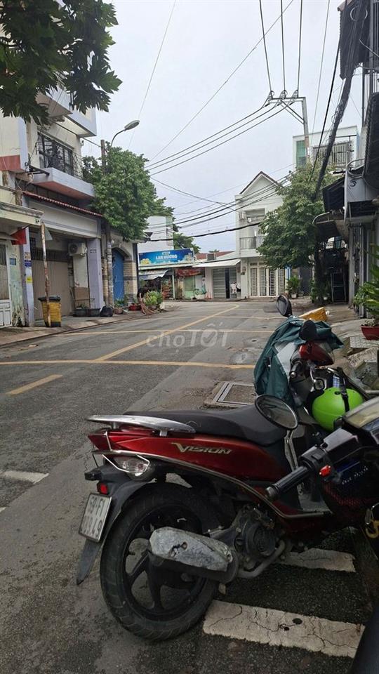 Nhà 1 lầu 3,7 x 21m mặt tiền đường ĐHT 17 giá 5,6 tỷ 