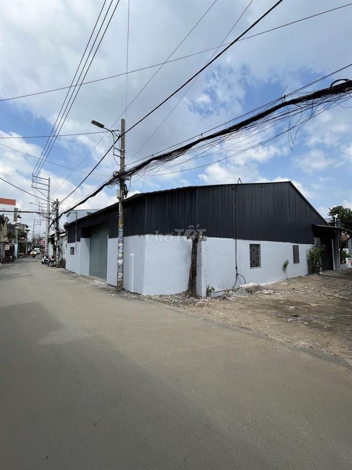 Cho thuê kho xưởng 200m2 hẻm xe tải Nguyễn Văn Quá 10tr/tháng
