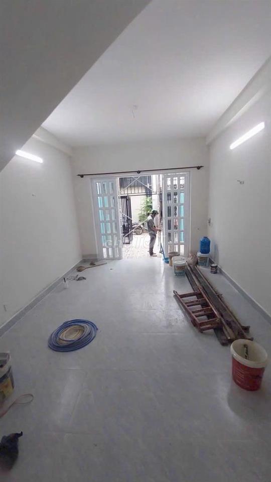 Nhà 1 lầu 3PN, HXH đường ĐHT 02 gần chợ cây sộp 4,2 x 17m giá 9tr
