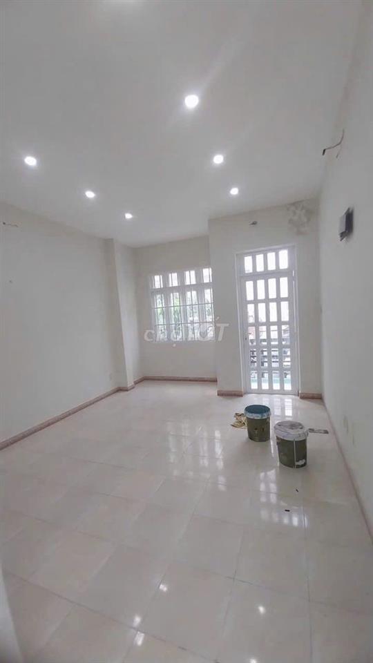 Nhà 1 lầu 3PN, HXH đường ĐHT 02 gần chợ cây sộp 4,2 x 17m giá 9tr