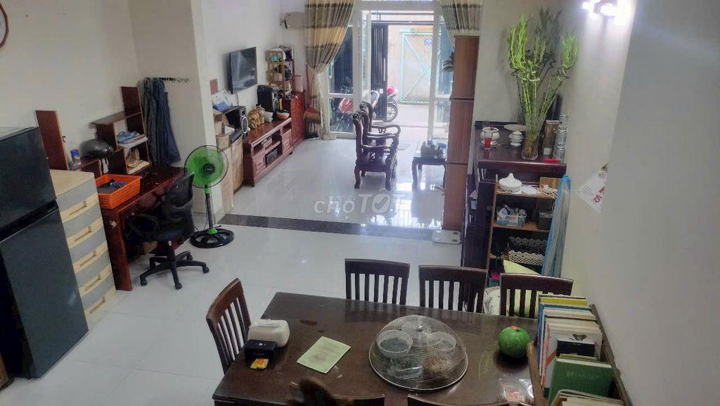 Bná nhà 1 lầu DT: 5,25 x 21m, MT đường ĐHT - Nguyễn Văn Qúa  giá 5ty2