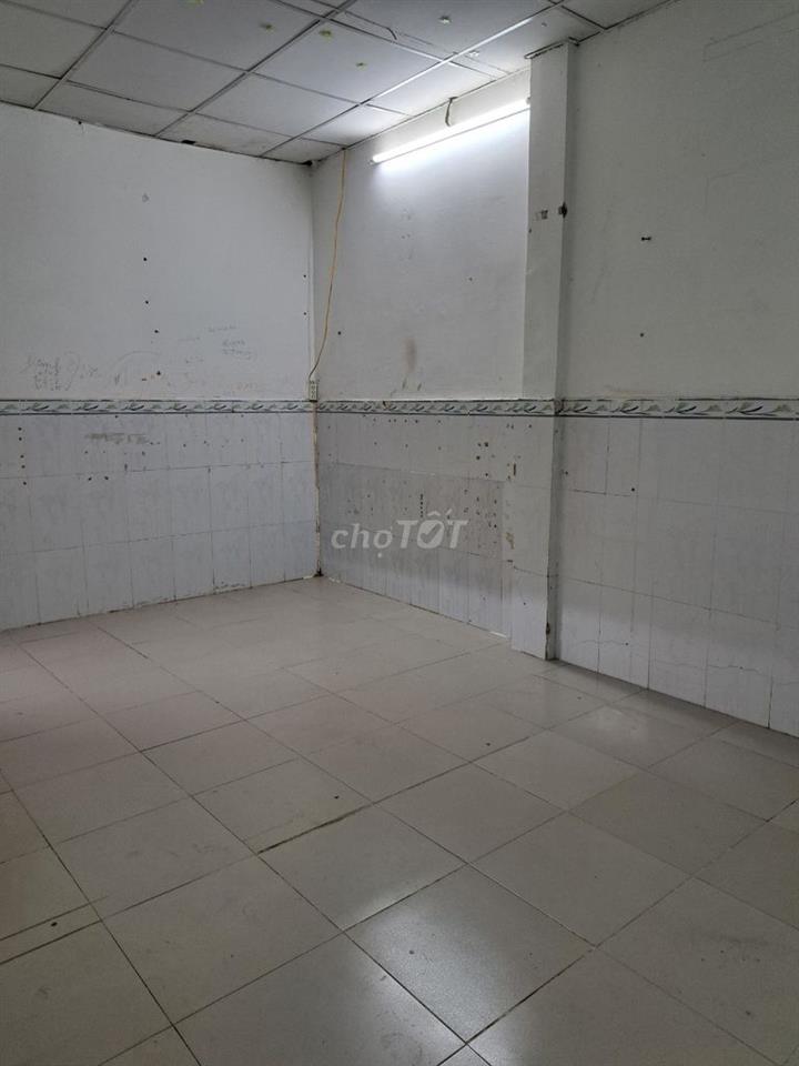 Nhà cấp 4 mặt tiền đường Đông Hưng Thuận 4,1 x 24m giá 7tr/tháng