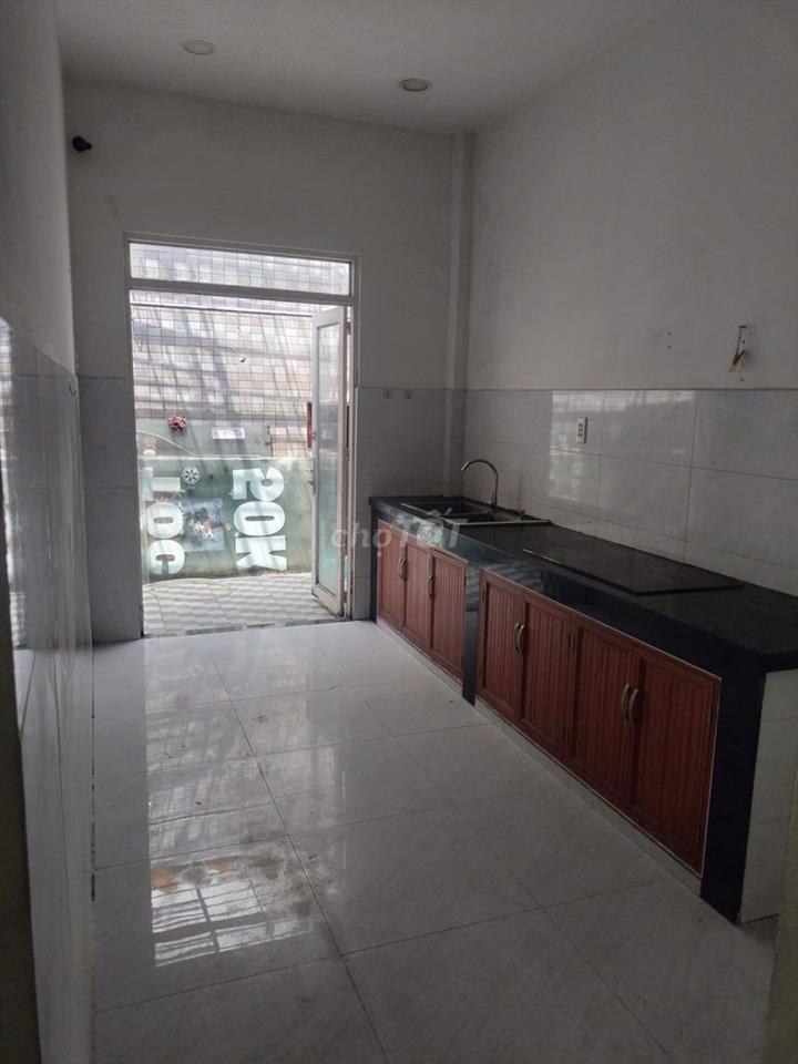 Cho thuê nhà 5 tầng MT Nguyễn Văn Qúa 5x30m giá 28tr/tháng