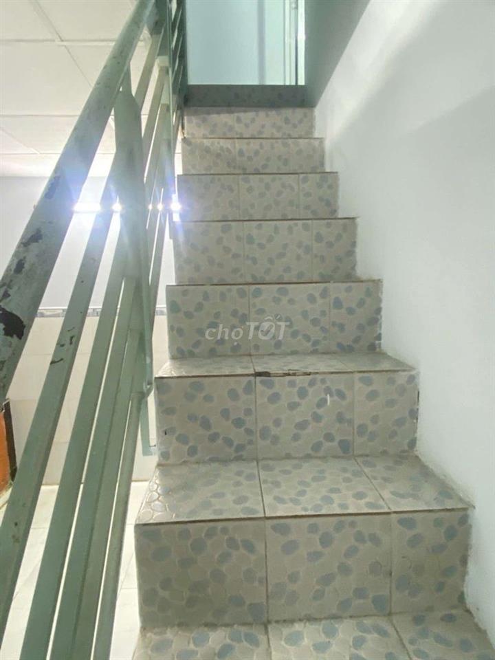 Nhà 2 Tầng 48m2 Hẻm xe Hơi Nở Hậu Ngay khu Tên Lửa