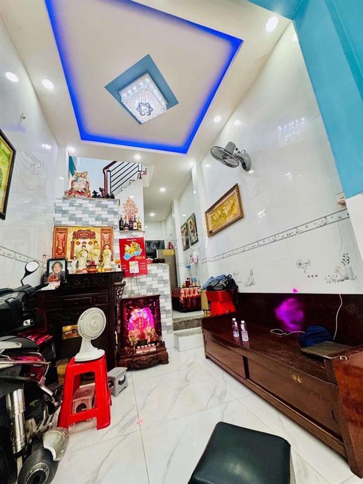 Nhà 3 Tầng 24m2 Ấp Chiến lược hẻm xe hơi thông.
