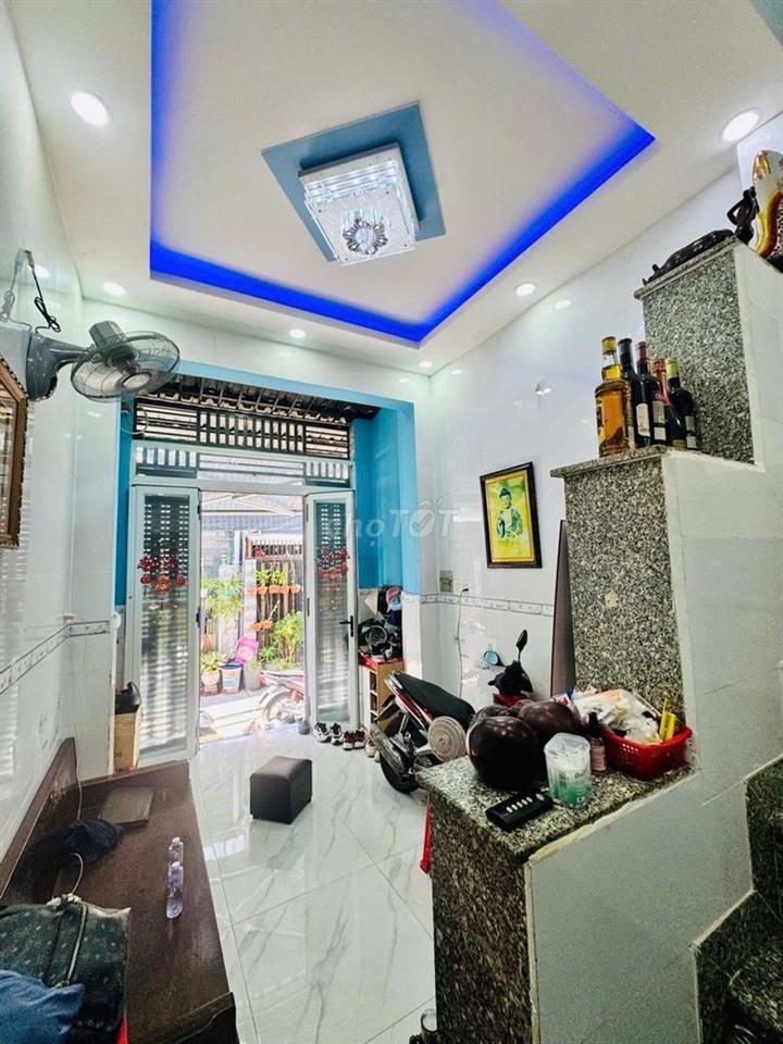 Nhà 3 Tầng 24m2 Ấp Chiến lược hẻm xe hơi thông.