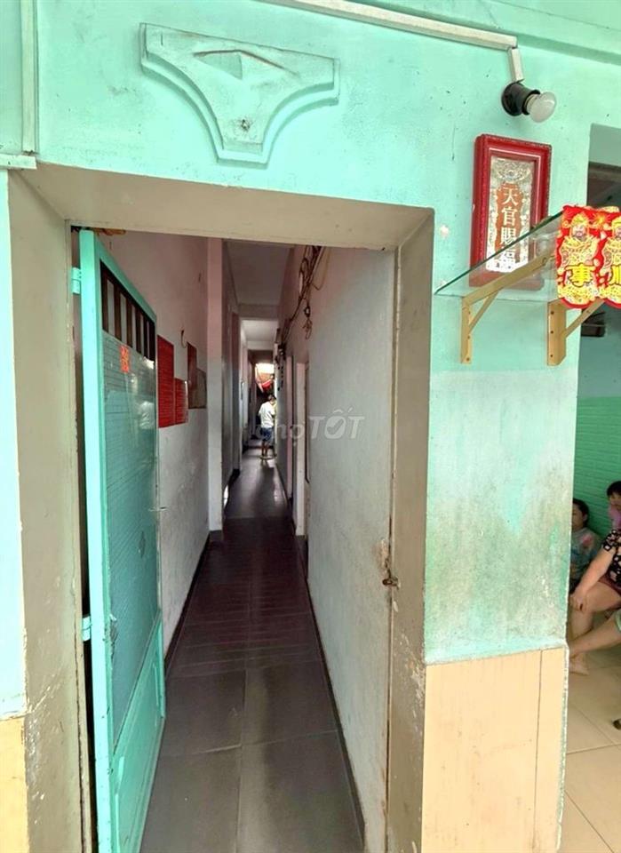 Nhà 3 tầng BTCT. Hẻm XH. dt 3.5x18