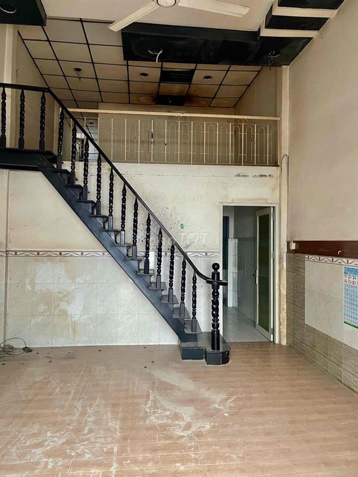Nhà 60m2 cách Tên Lửa 200m, sơn sửa nhẹ, vào ở ngay, 2 tàng, 2 pn
