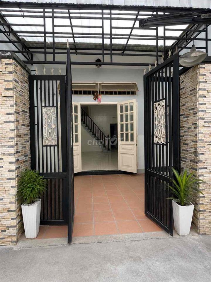 Nhà 60m2 cách Tên Lửa 200m, sơn sửa nhẹ, vào ở ngay, 2 tàng, 2 pn