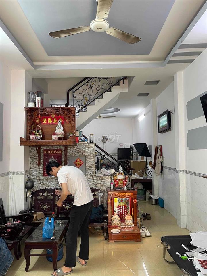 gần chợ Bà Hom, 47m2, 3 tầng 3PN, có sân thượng, hẻm gần 6m
