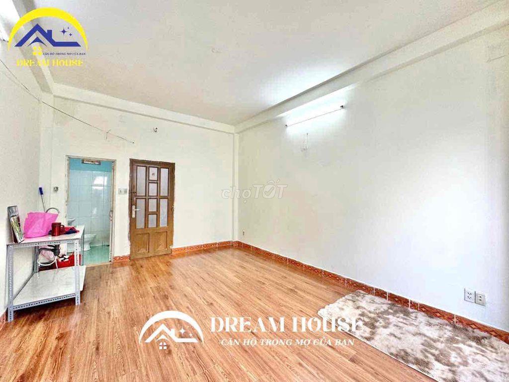PHÒNG BAN CÔNG CỬA SỔ GIÁ RẺ - NGAY NGÃ TƯ BỐN XÃ