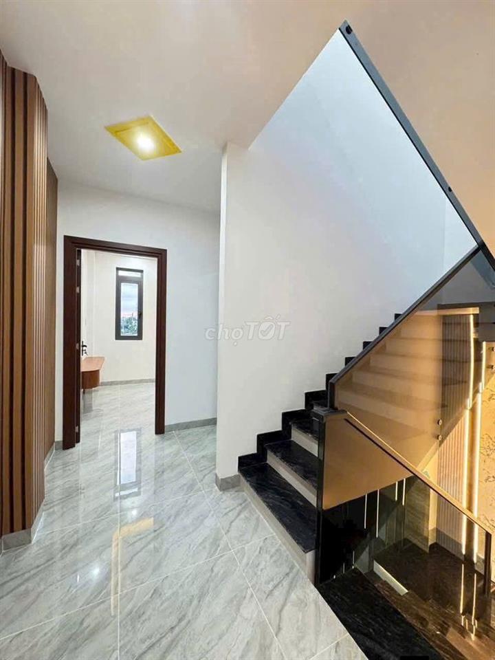 Nhà Cách Nguyễn Thị Tú 200m, Phường Bình Hưng Hoà B, Quận Bình Tân,SHR