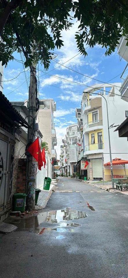 nhà nguyên căn xe hơi ngủ trong nhà