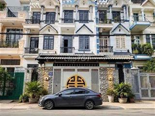 nhà nguyên căn xe hơi ngủ trong nhà