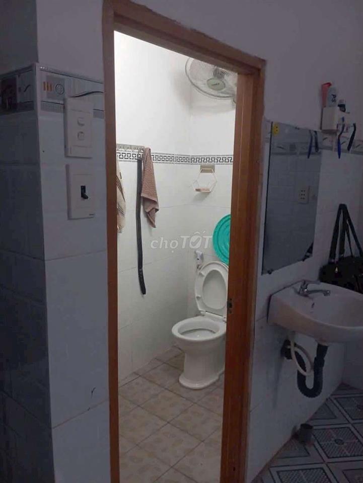 NHÀ KẾ BÊN TRƯỜNG ĐẶNG TRẦN CÔN - THPT TÂN BÌNH 2 TẦNG 2PN-2WC 