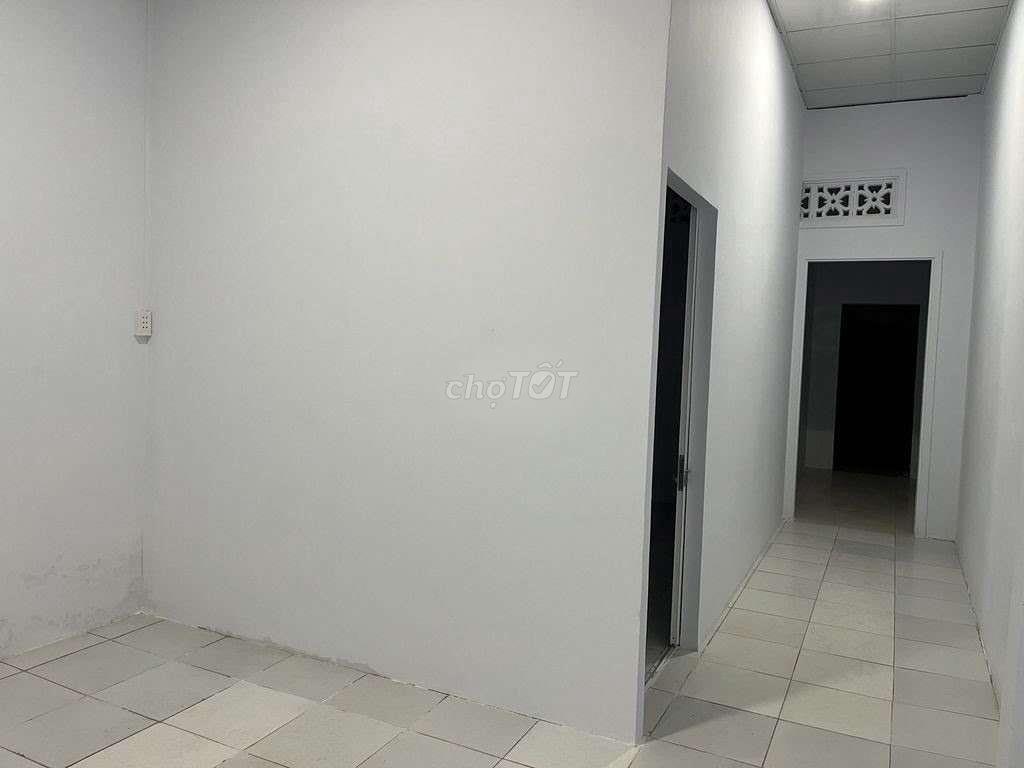 CHO THUÊ HẺM XE HƠI TRÁNH NHAU GIÁP TÂN BÌNH GẦN CHỢ VÕ THÀNH TRANG