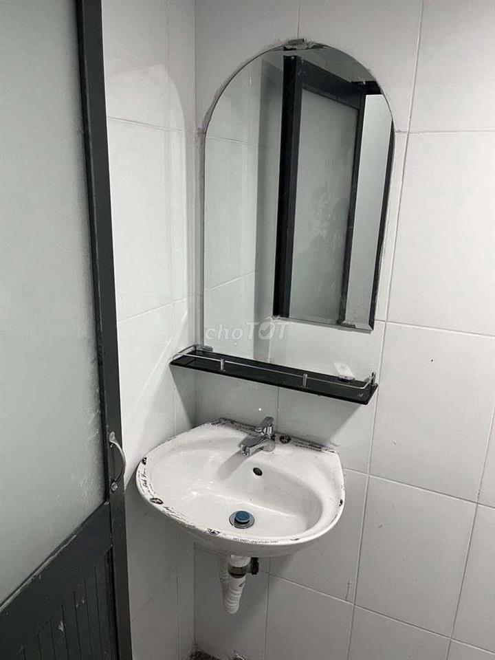 CHO THUÊ HẺM XE HƠI TRÁNH NHAU GIÁP TÂN BÌNH GẦN CHỢ VÕ THÀNH TRANG