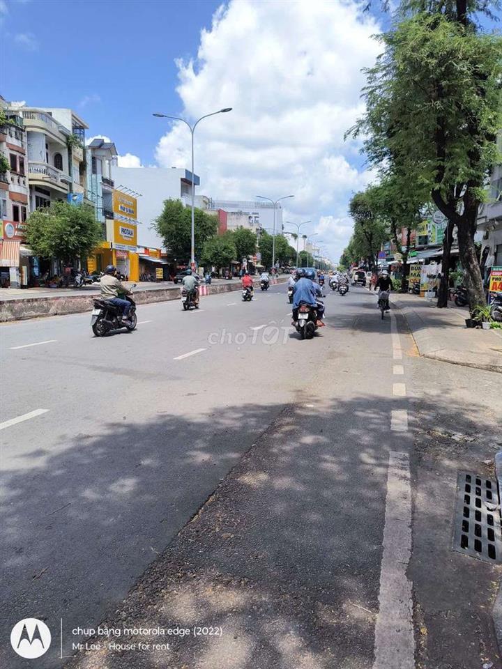 CHO THUÊ NHÀ MẶT TIỀN KD - 9M X 23M NỞ HẬU 11M NGAY ĐH CÔNG THƯƠNG