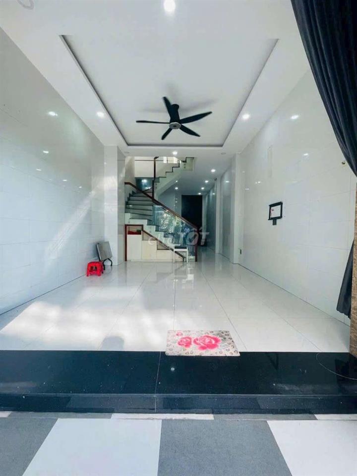 CHO THUÊ NHÀ HẺM 8M TÂN HƯƠNG 3 TẦNG SÂN THƯỢNG 4PN-5WC 