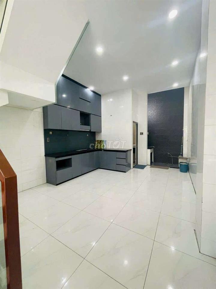 CHO THUÊ NHÀ HẺM 8M TÂN HƯƠNG 3 TẦNG SÂN THƯỢNG 4PN-5WC 
