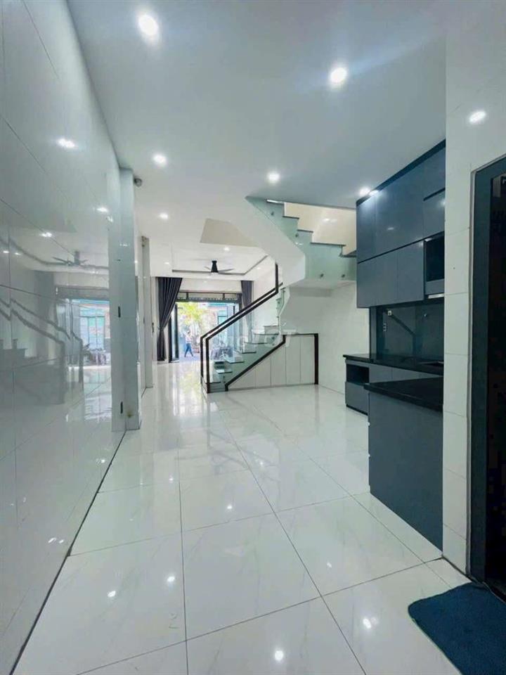 CHO THUÊ NHÀ HẺM 8M TÂN HƯƠNG 3 TẦNG SÂN THƯỢNG 4PN-5WC 