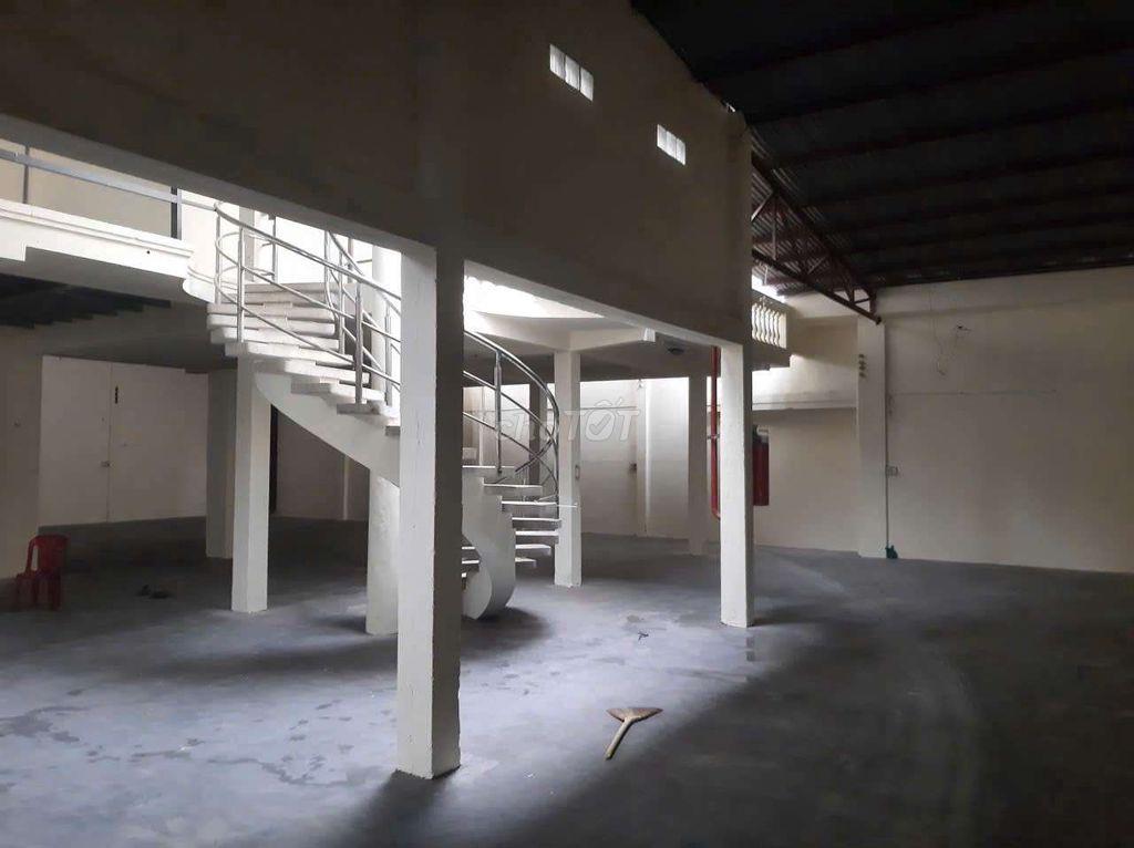 CHO THUÊ KHO XƯỞNG 12*30M NỞ HẬU 20M DTSD440M2 ĐƯỜNG VƯỜN LÀI