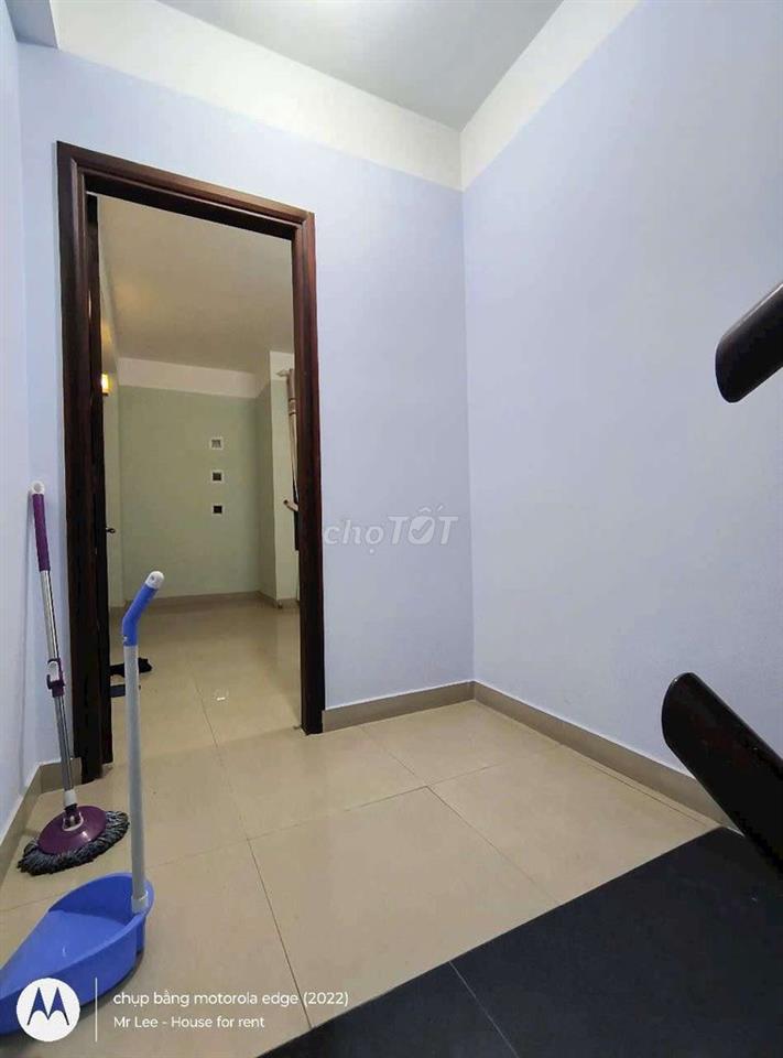 CHO THUÊ NHÀ HẺM XE TẢI THÔNG 3 TẦNG SÂN THƯỢNG 3PN-4WC TÂN SƠN NHÌ