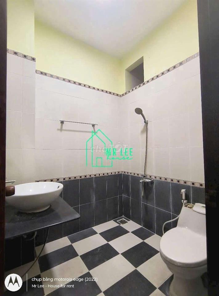 CHO THUÊ NHÀ MẶT TIỀN ĐỖ NHUẬN - 3 TẦNG SÂN THƯỢNG 3PN-4WC GẦN AEON 