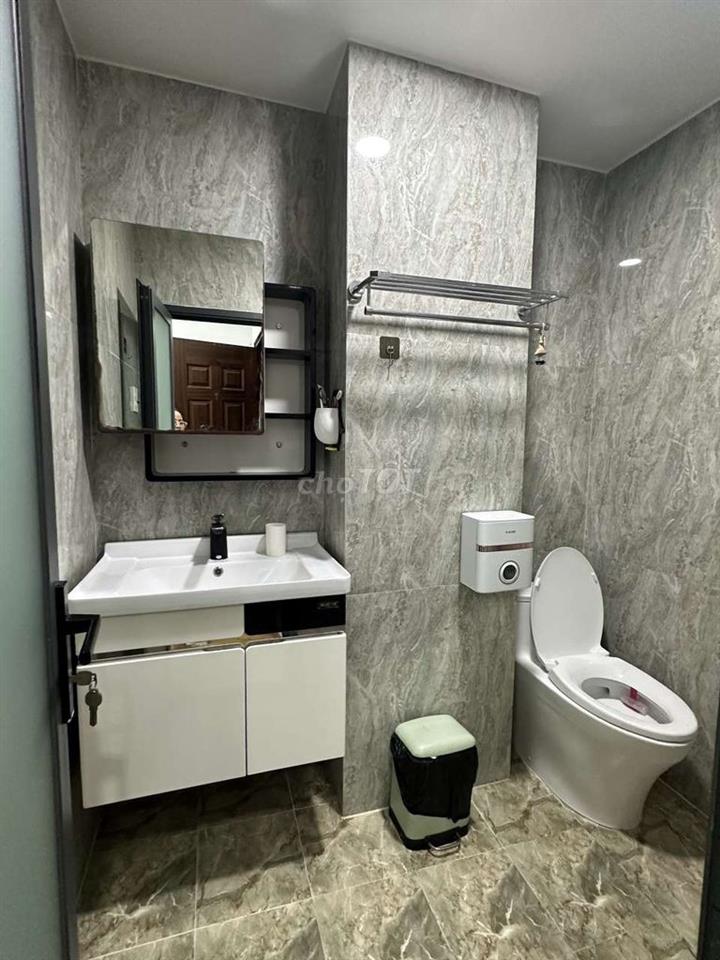 CHO THUÊ NHÀ FULL NỘI THẤT ĐƯỜNG LÊ NIỆM 3 TẦNG SÂN THƯỢNG 4PN-5WC 
